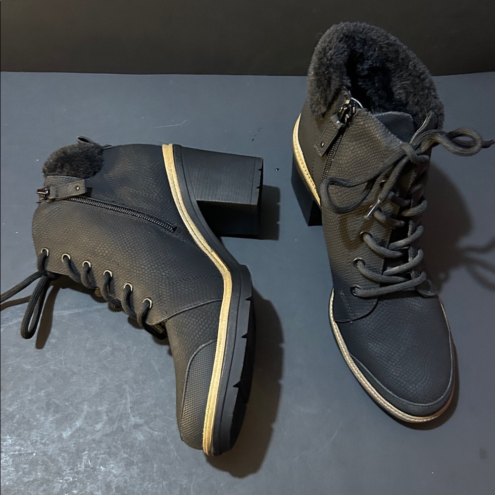 NWOT Dr. Scholl's For The Love Lug Hiker Boots with heel black on black 9.5